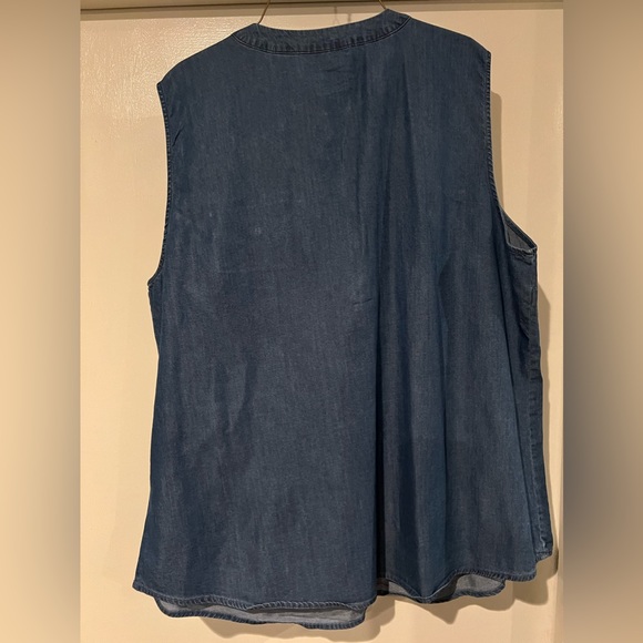 Women’s sleeveless denim top - Picture 2 of 3